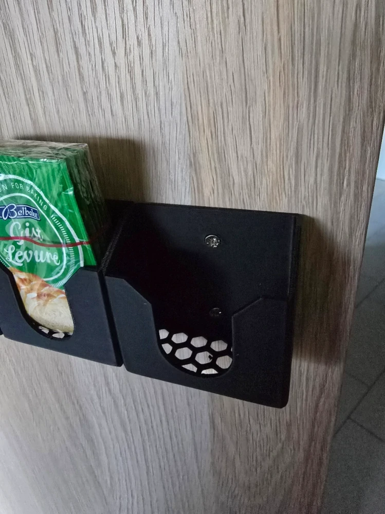 Nástěnný organizér na pečicí ingredience a koření